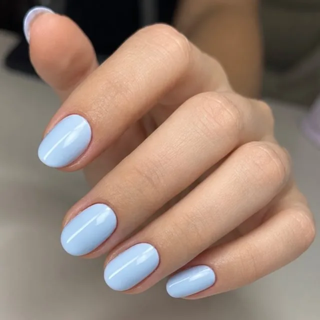 Unhas azul-claro